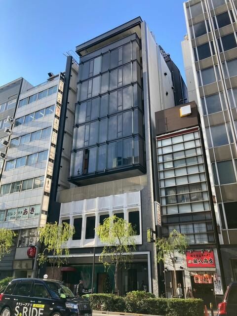 【中央区・新橋駅徒歩2分・銀座駅徒歩9分】JR山手線・東京メトロ銀座線　駅近×銀座エリアの好立地　居抜き物件　地下1階　広々55坪